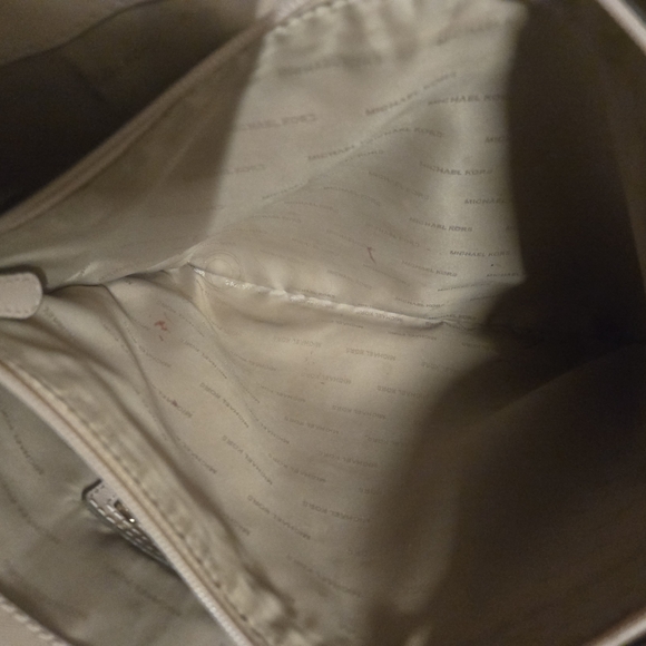 Michael Kors Jet Set Tote - Picture 6 of 9